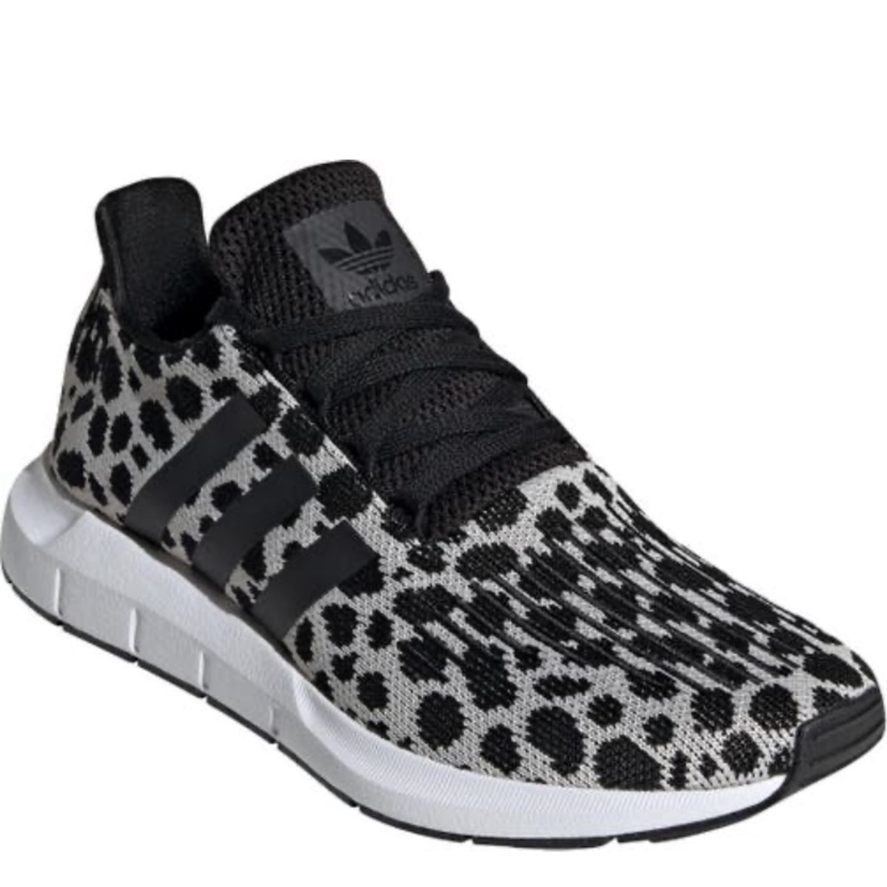 adidas swift run sneaker - like new